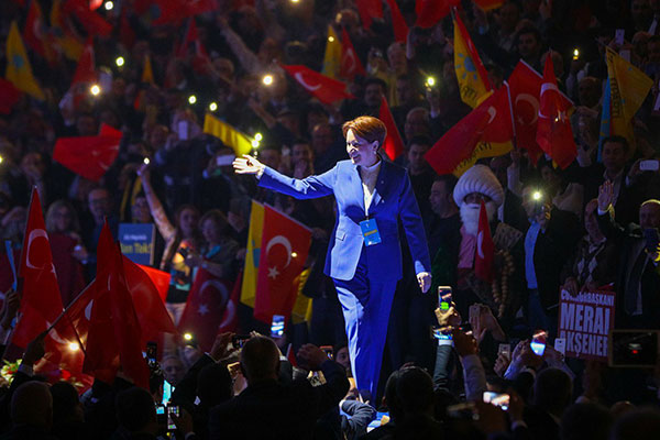 4.-yazi-icin-iyi-parti-kurultayi-meral-aksener.jpg