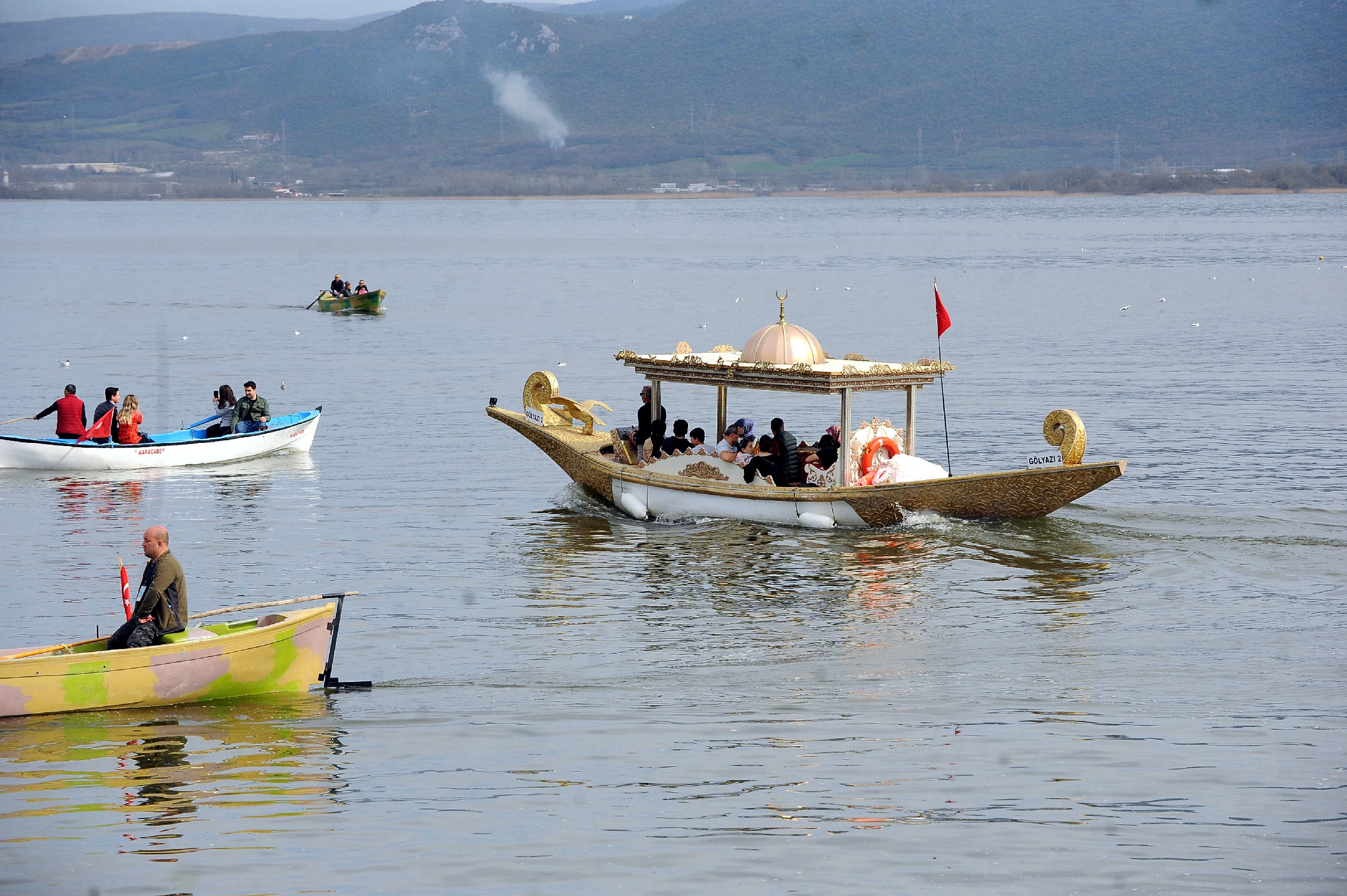 turizmin-yeni-merkezinde-kilometrelerce-arac-kuyrugu_3365_dhaphoto8.jpg