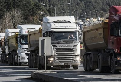 Kamyoncuların eylemi İstanbul trafiğini felç etti