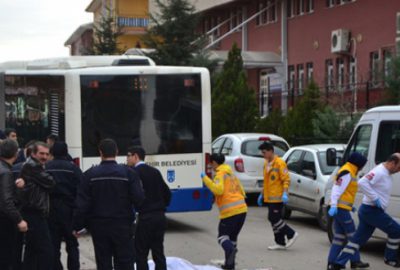 Okul önünde belediye otobüsü dehşeti