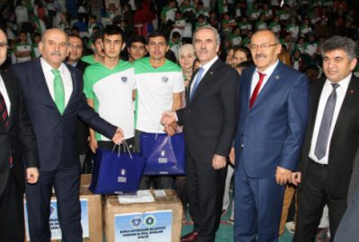 Harmancık okul sporları şenliği coşkulu başladı