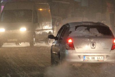 Bursa’da kar yağışı trafiği kilitledi!