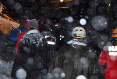 Yoğun kar yağışından dolayı göçük altında kaldılar