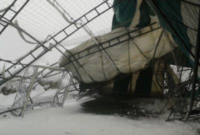 Bursa’da kar benzinlik ve halı sahayı yerle bir etti