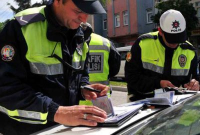 Trafik polisleri acımadı