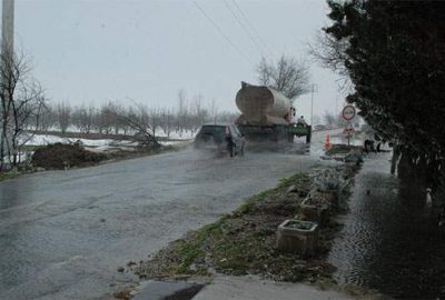 Hatalı menfez sular altında bıraktı