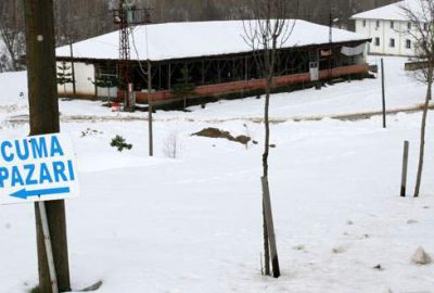 Bursa’daki tarihi pazarı kar vurdu