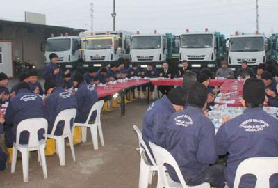 Temizlik personeline Başkan’dan poğaça