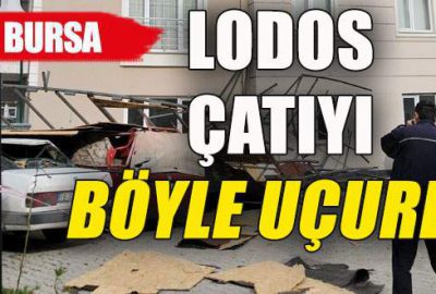 Lodos çatıyı araçların üzerine işte böyle uçurdu