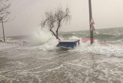 Marmara Denizi taştı, dev dalgalar Bursa sahillerini vurdu