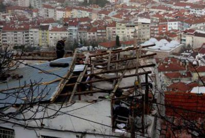 Bursa’da lodos 13 evin çatısını uçurdu!