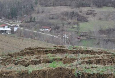 Bursa’da heyelan iki mahalleyi tehdit ediyor