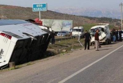 Yolcu otobüsü ile minibüs çarpıştı: 34 yaralı