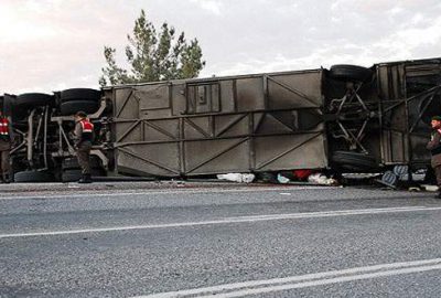 Yolcu otobüsü devrildi: 36 yaralı