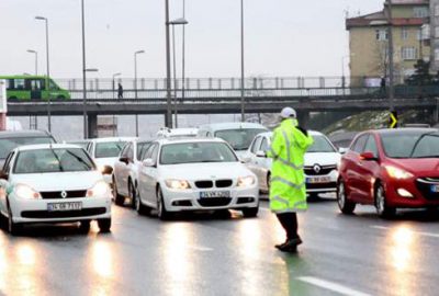 Şüpheli paket D-100’ü trafiğe kapattırdı