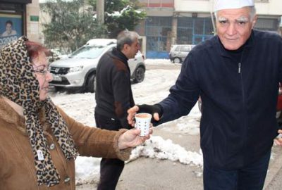 Bursa’da buz gibi havada bedava salep