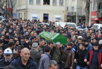 Vahşice öldürülen genci binlerce kişi uğurladı