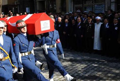 Şehit üsteğmen gözyaşlarıyla son yolculuğuna uğurlandı