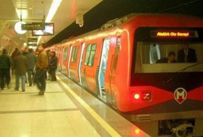 Metro raydan çıktı, seferler durdu!