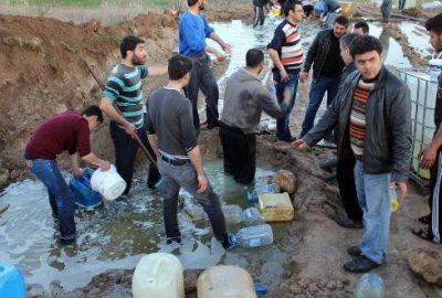 Su değil petrol! Köylüler akın etti!