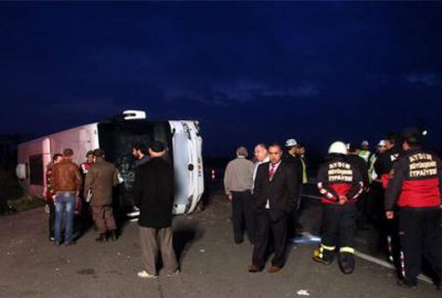 Yolcu otobüsü devrildi: 22 yaralı!