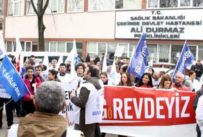 Bursa’da sağlık çalışanları iş bıraktı