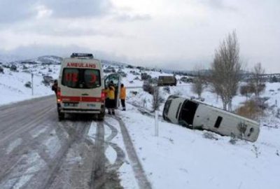 Öğrenci servisi kaza yaptı: 1 ölü, 17 yaralı