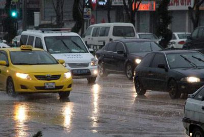 Sağanak yağış Bursa’yı teslim aldı!