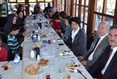 Gemlik Belediyesi’nden özel öğrencilere kahvaltı