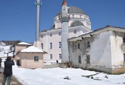 Bursa’da tarihi cami kaderine terk edildi