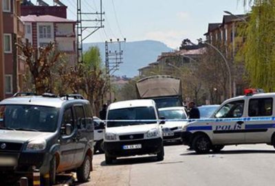 Seyir halindeki otomobil kurşunlandı: 1 ölü 3 yaralı