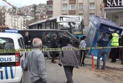 Freni boşalan özel halk otobüsü dehşet saçtı!