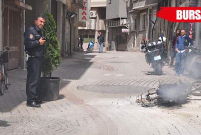 Polise kızıp motosikletini yaktı