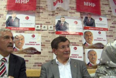 Davutoğlu’ndan MHP seçim bürosuna sürpriz ziyaret