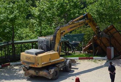 Uludağ’da kaçak çay bahçeleri yıkıldı