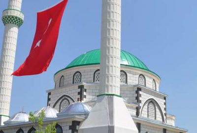 Depremde zarar gören cami yeniden yapıldı