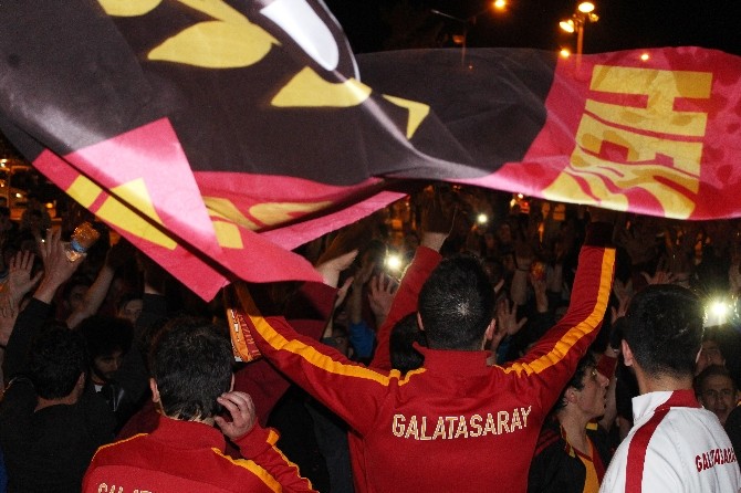 Erzurum’da Galatasaraylı Taraftarların Galibiyet Coşkusu