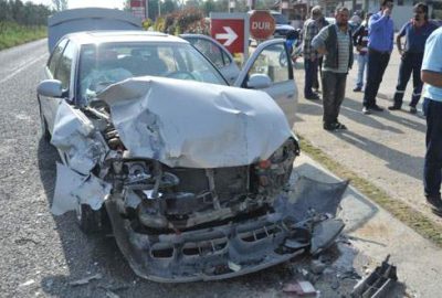 Bursa’da işçileri taşıyan kamyonet, otomobille çarpıştı