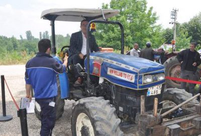 Traktörlere yerinde muayene yapılıyor