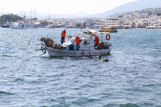 “Denize En Çok Mavi Yakışır” Deniz Dibi Temizliği