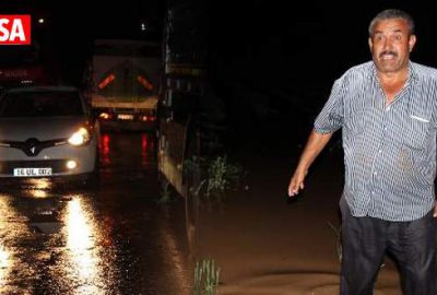 Tarlasını su basınca yolu trafiğe kapattı