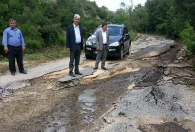 Bursa’da yağmur yolları yerinden söktü