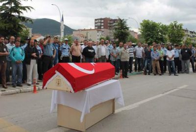 Bursa’da polis cenazesi yürekleri burktu