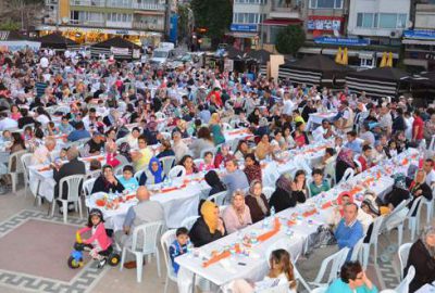 Geleneksel iftar Gemlik’te 5 bin kişiyi buluşturdu