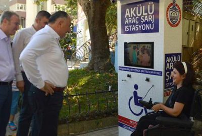 Engelli araçları için şarj istasyonu