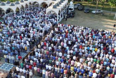 Bursa’da açık havada bayram namazı