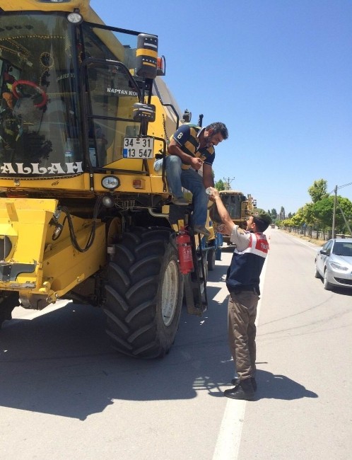 Kulu Jandarmadan Sürücülere Bayram Şekeri