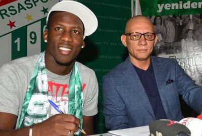 Luis Advincula imzaladı