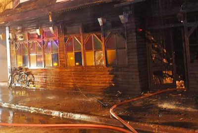 Molotof atılan restoran büyük hasar gördü