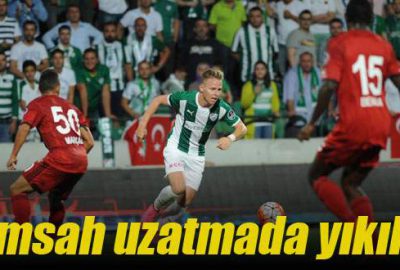 Timsah uzatmada yıkıldı!